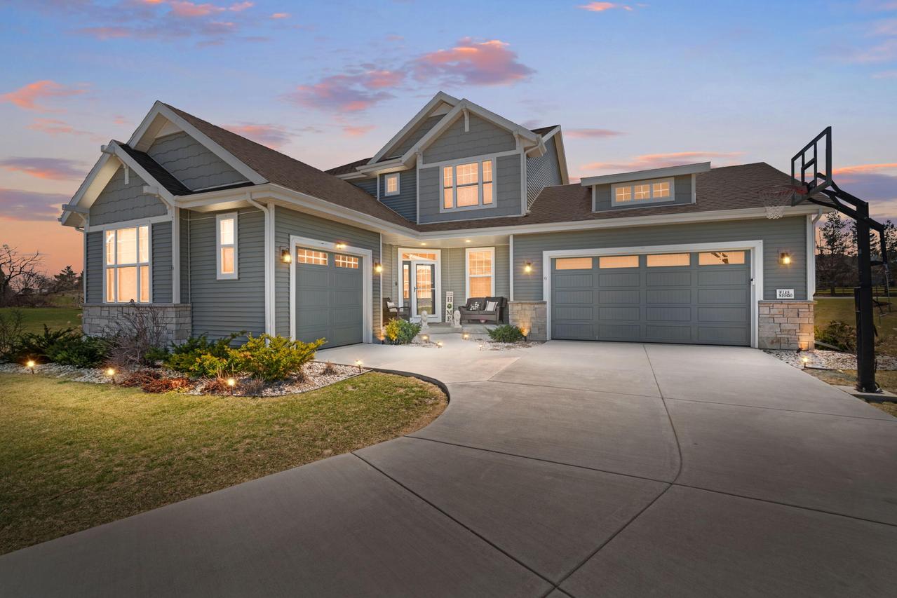 W148N10450 Blackbird Pt, Germantown, WI 53022