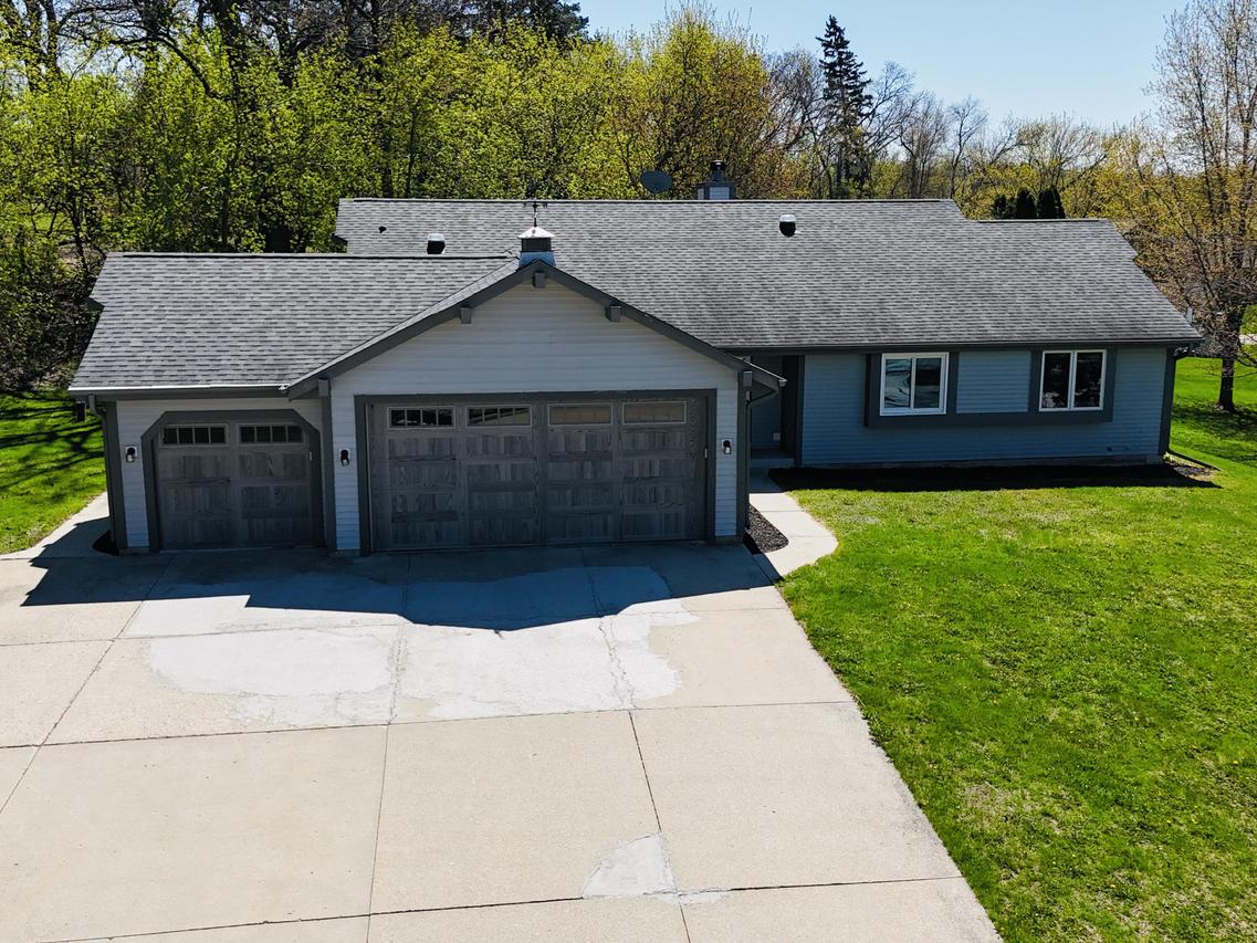 N29W26677 Peterson Dr, Pewaukee, WI 53072