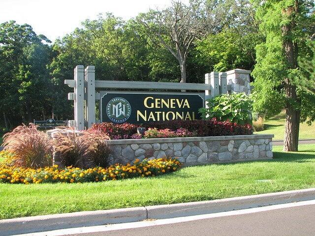 1490 Prestwick Dr #20-52, Geneva, WI 53147