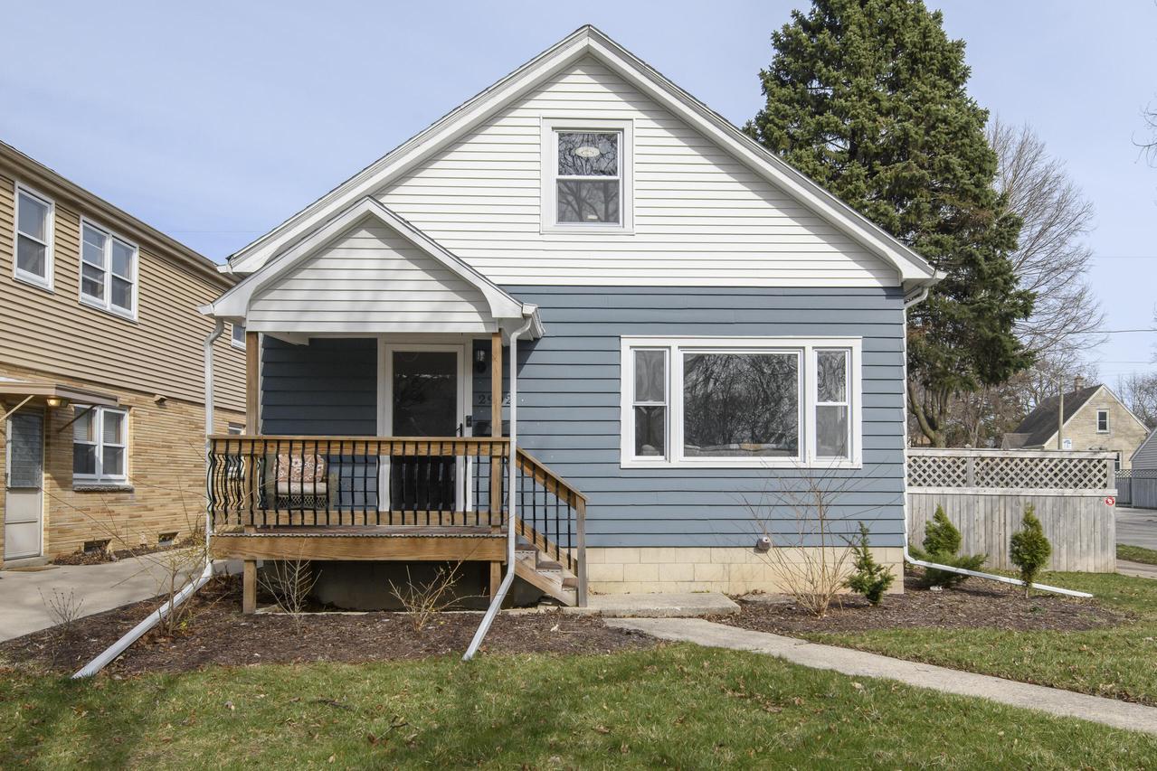 2902 N 75th St, Milwaukee, WI 53210