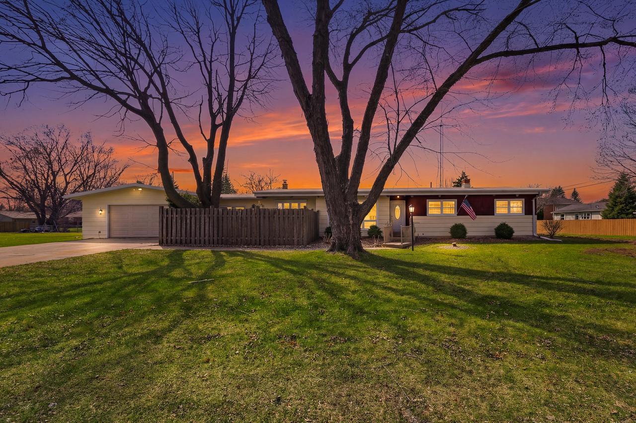 N5954 Deming Pl, Fond Du Lac, WI 54935