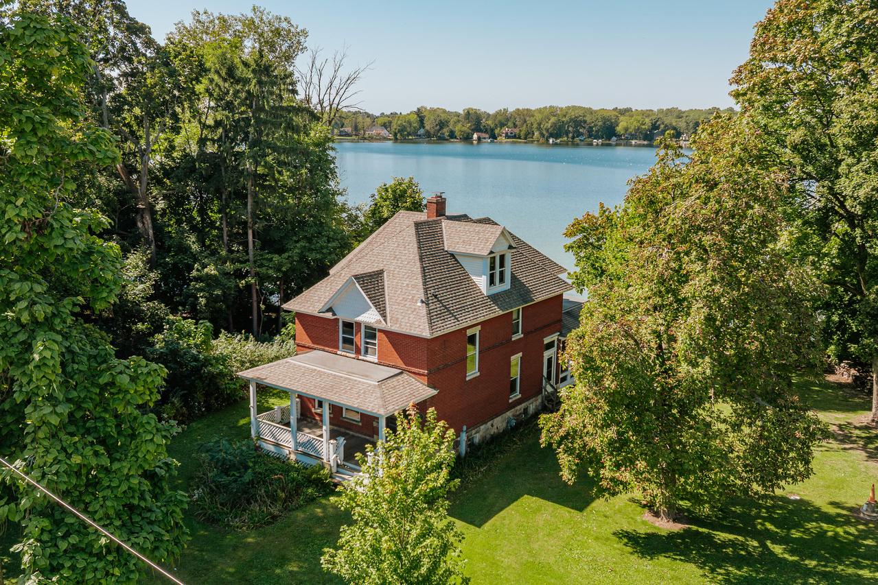 329 S Golden Lake, Summit, WI 53066