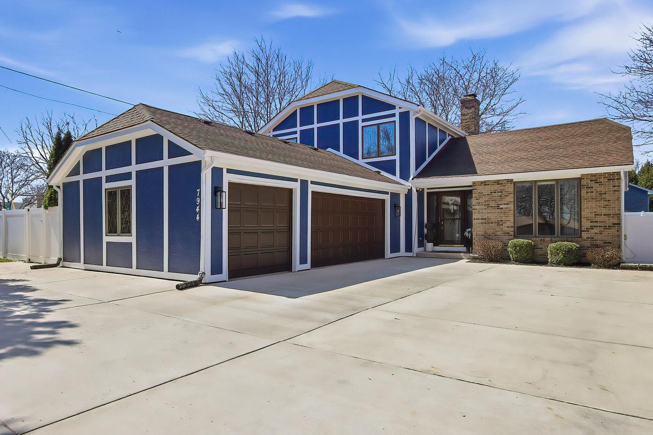 7944 Cooper Rd, Pleasant Prairie, WI 53142