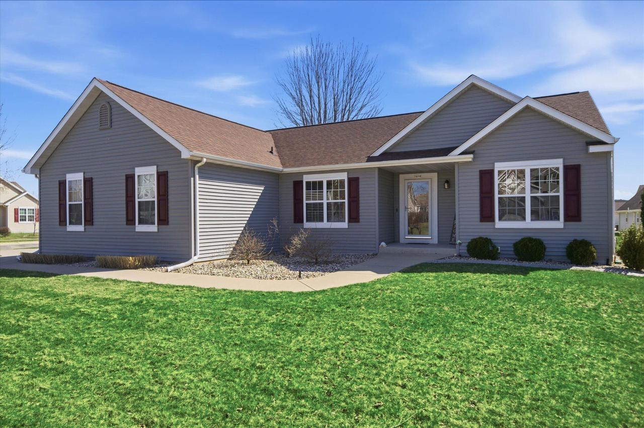 1418 Center St, Hartford, WI 53027