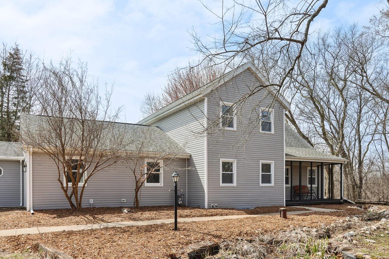 N87W36989 Mapleton Rd, Oconomowoc, WI 53066