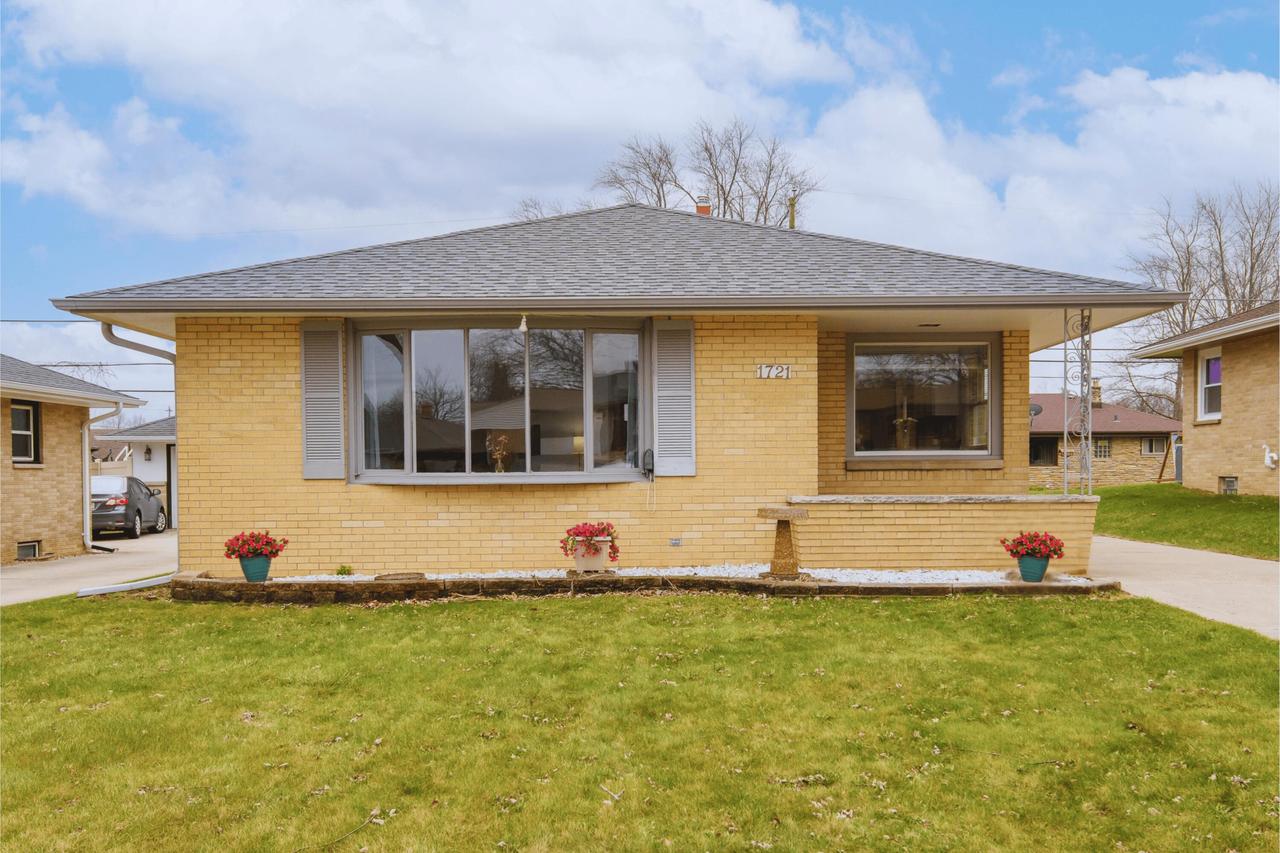 1721 Walnut St, South Milwaukee, WI 53172