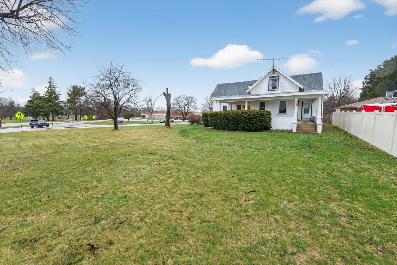 330 W Jefferson St, Elkhorn, WI 53121