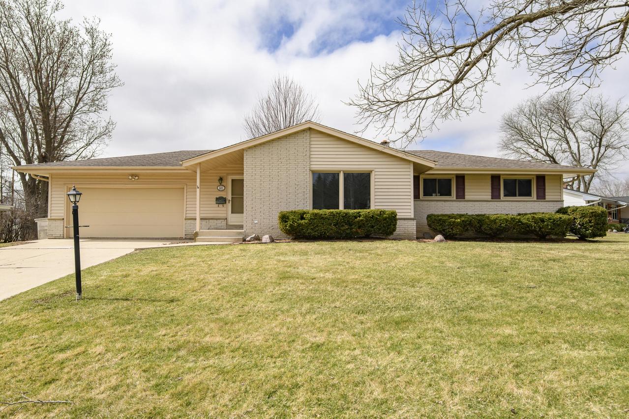 W183N9013 Princeway -, Menomonee Falls, WI 53051