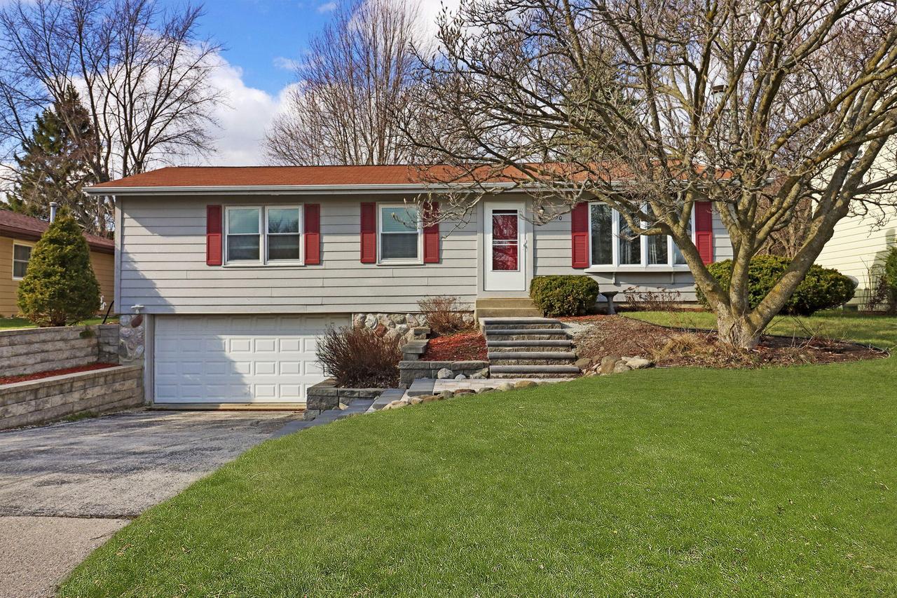 8050 Gina Dr, Mount Pleasant, WI 53406