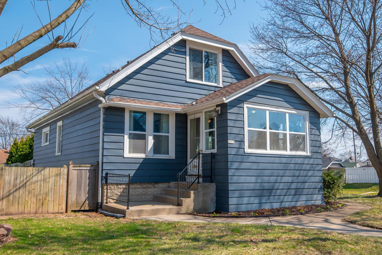 2372 S 66th St, West Allis, WI 53219