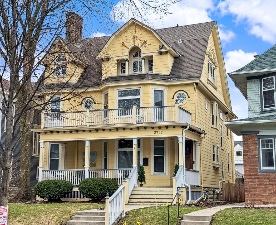 2735 N Farwell Ave, Milwaukee, WI 53211