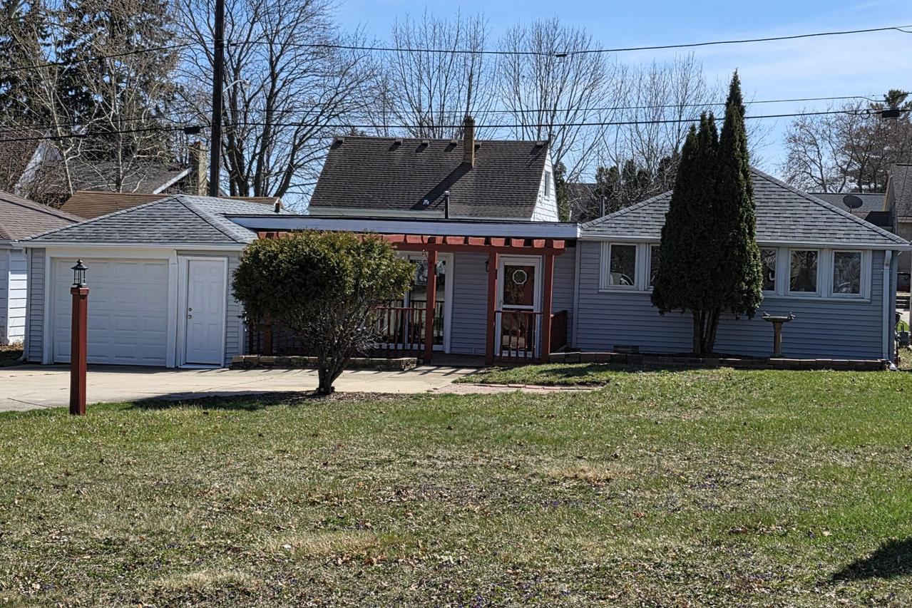 1715 Rawson Ave, South Milwaukee, WI 53172