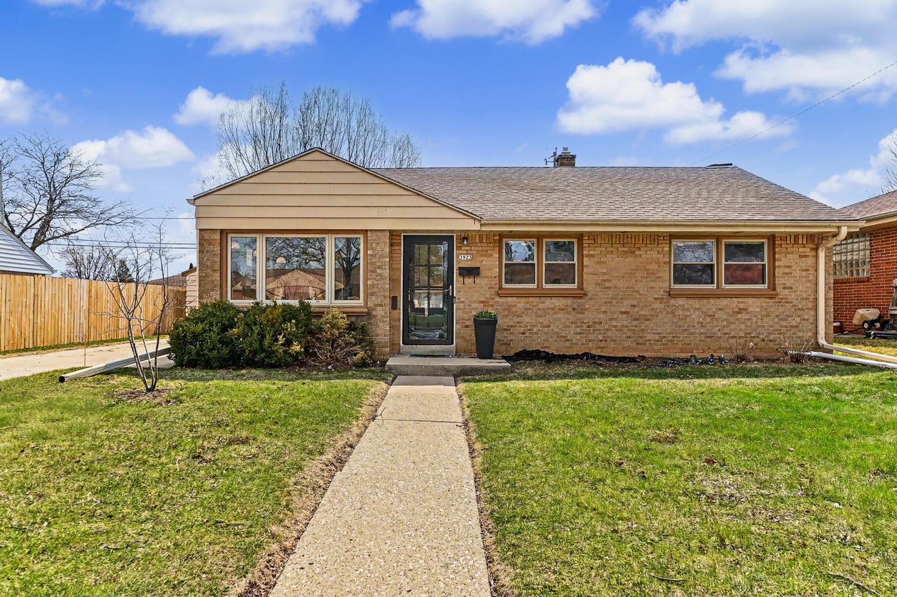 3923 E Iona Ter, Cudahy, WI 53110