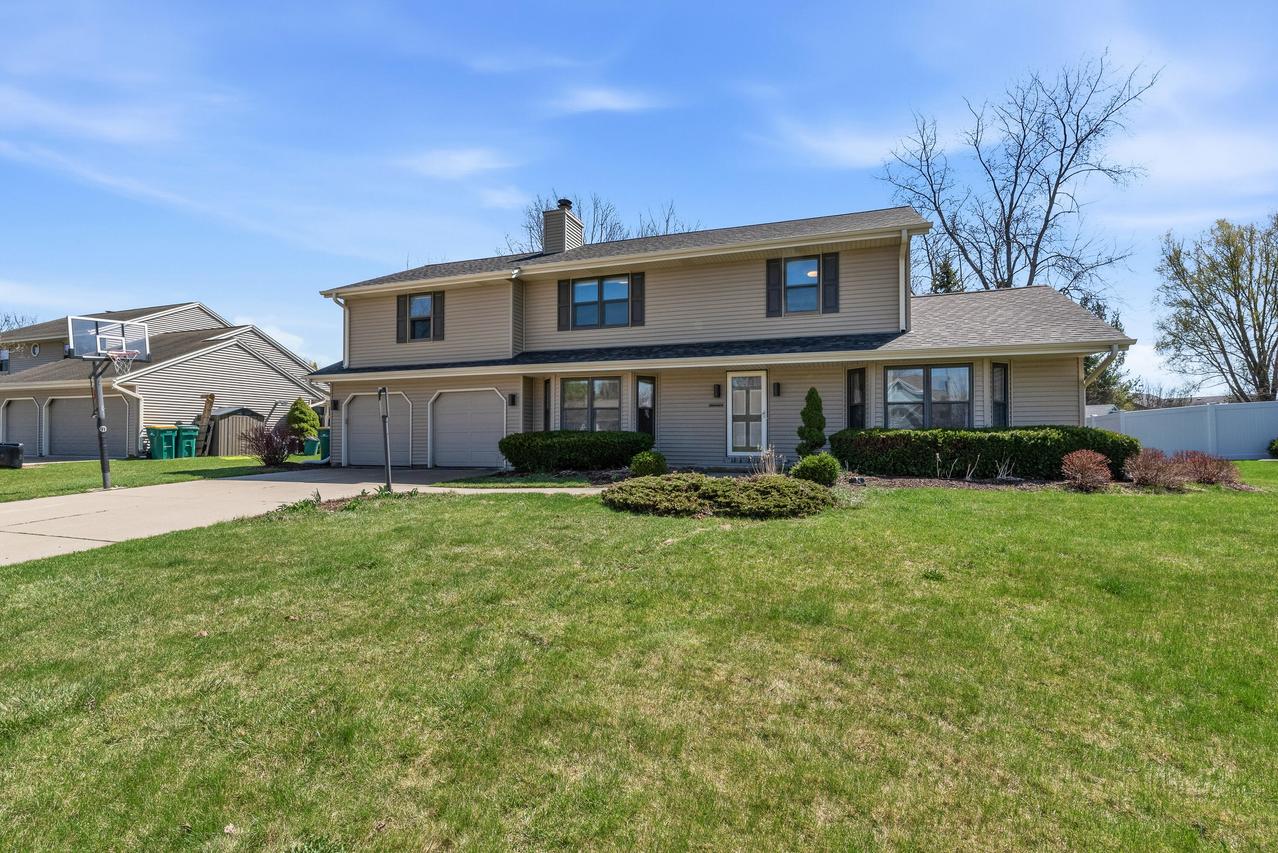 N108W17031 Hawthorne Dr, Germantown, WI 53022