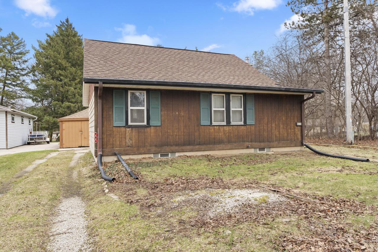 8438 N 68th St, Brown Deer, WI 53223