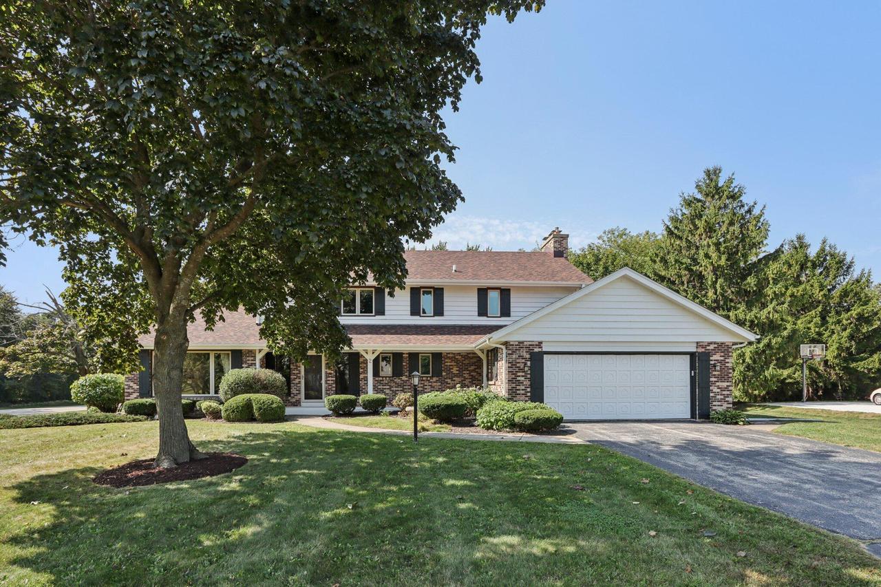 2 Redwood Ct, Wind Point, WI 53402