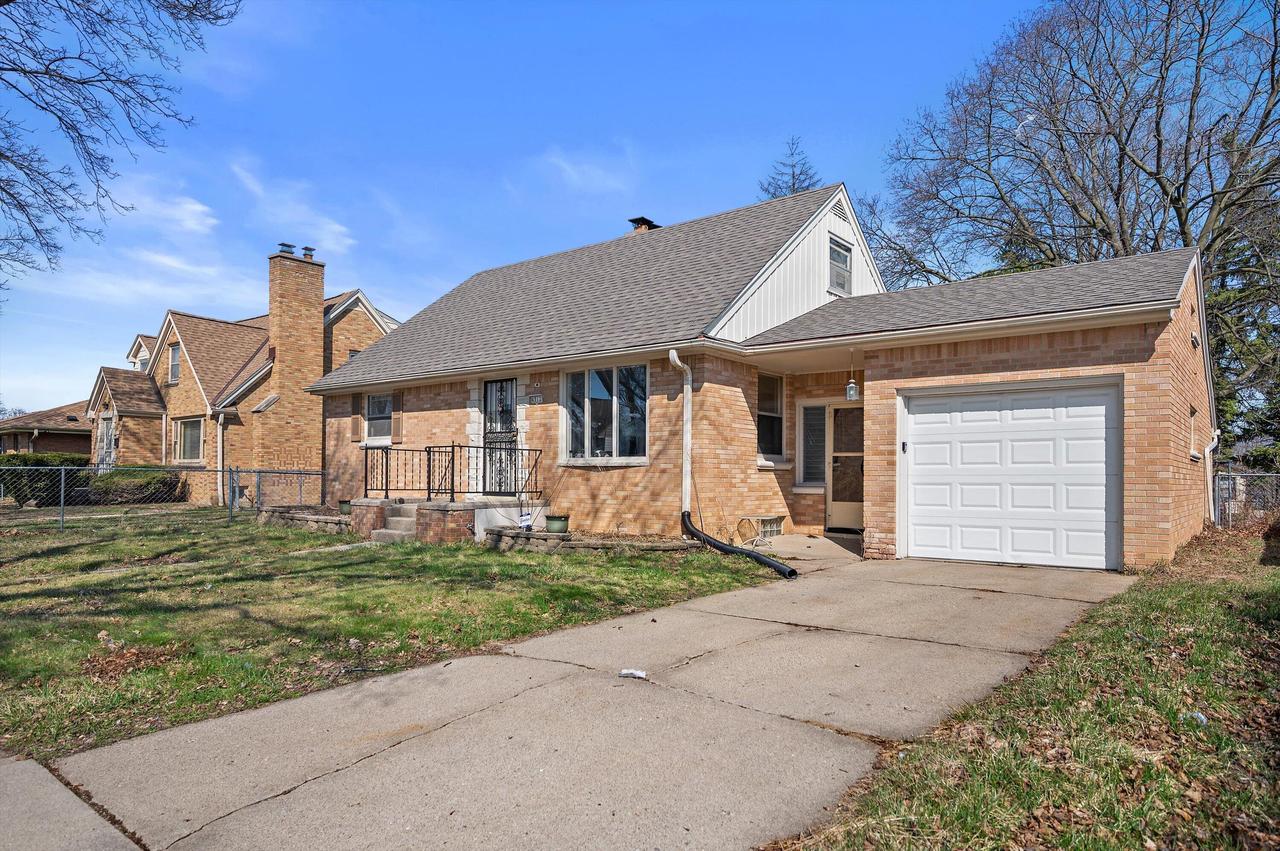 4512 N 71st St, Milwaukee, WI 53218