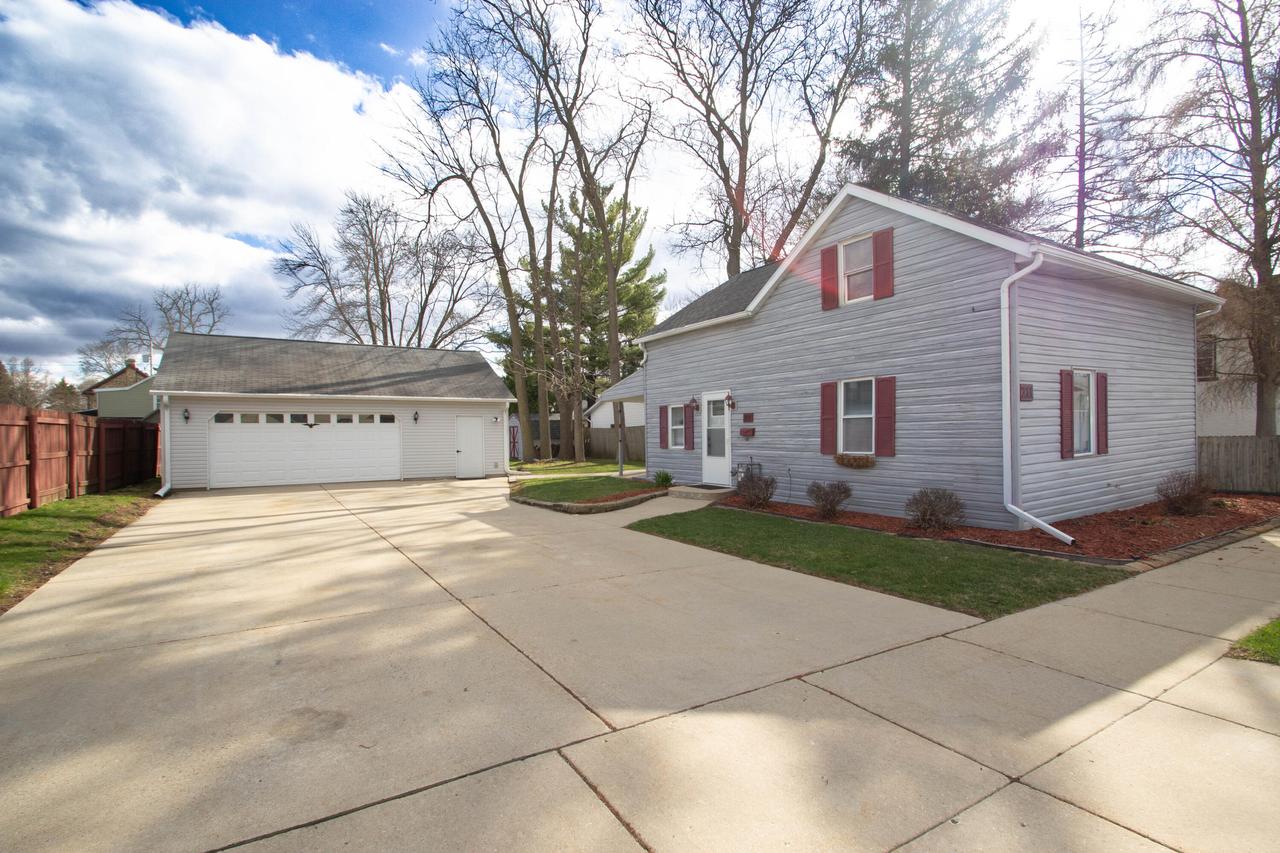 211 Lynn St, Watertown, WI 53098