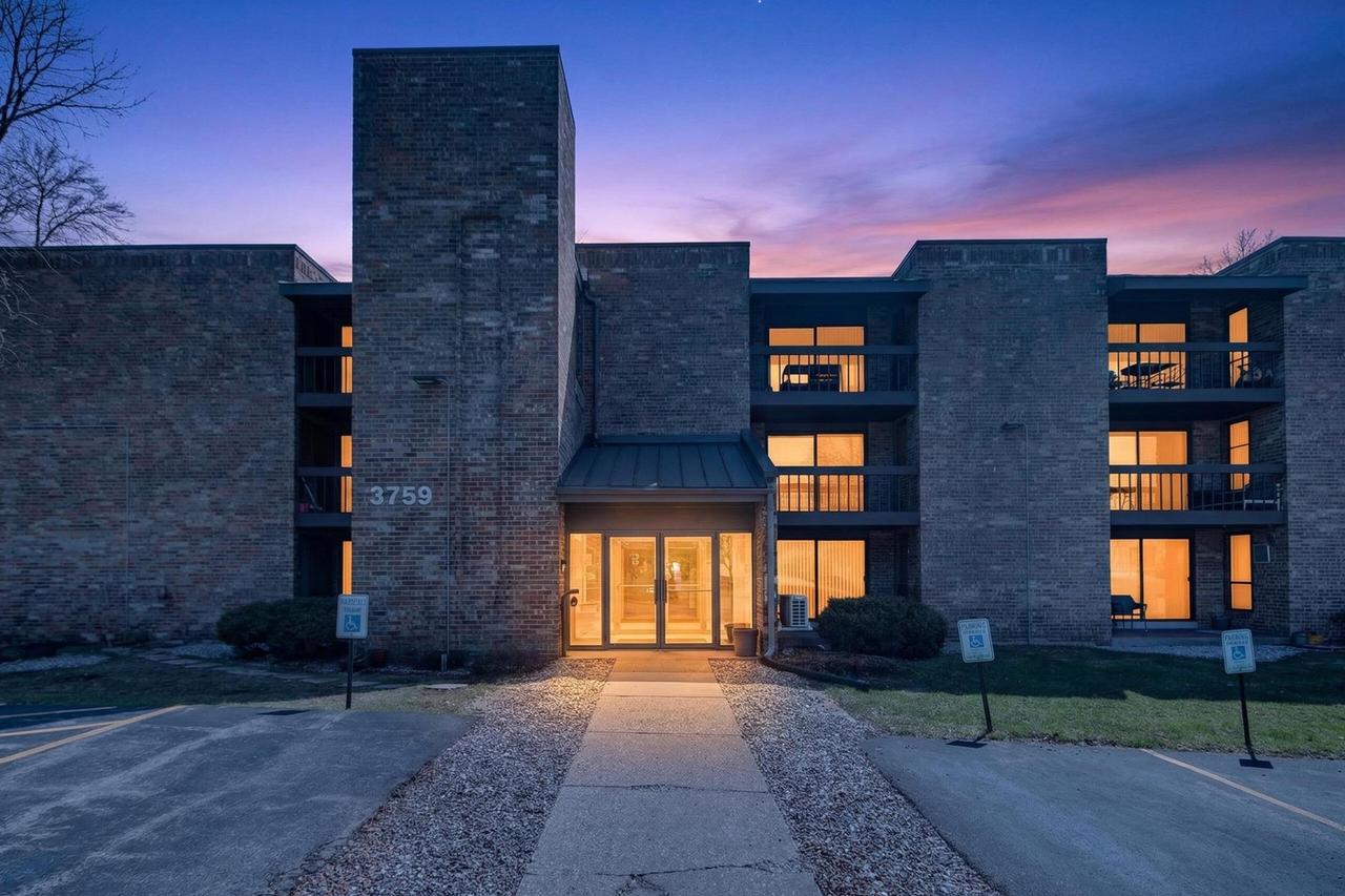 3759 N 88th St #306, Milwaukee, WI 53222