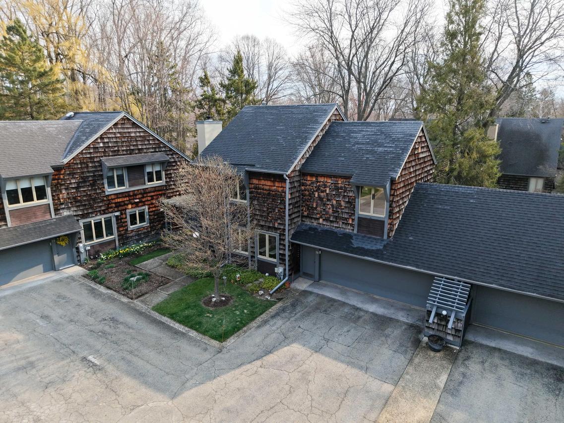 78 Woodfield Ct, Wind Point, WI 53402