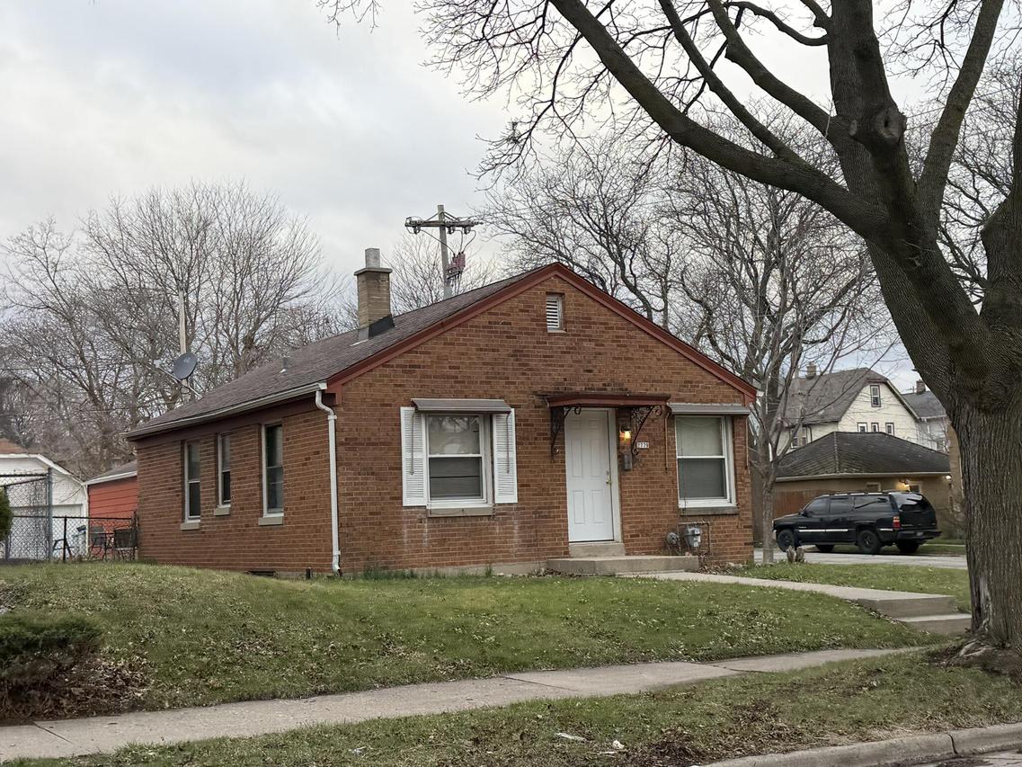 2779 N 51st St., Milwaukee, WI 53210