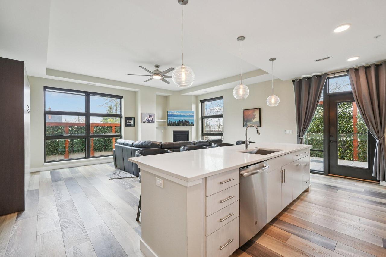 215 E Pleasant St #212, Oconomowoc, WI 53066