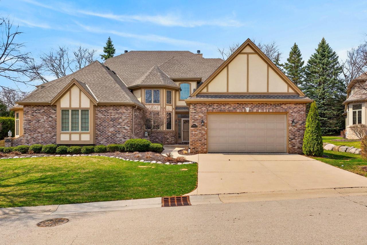 8623 S Country Club, Franklin, WI 53132
