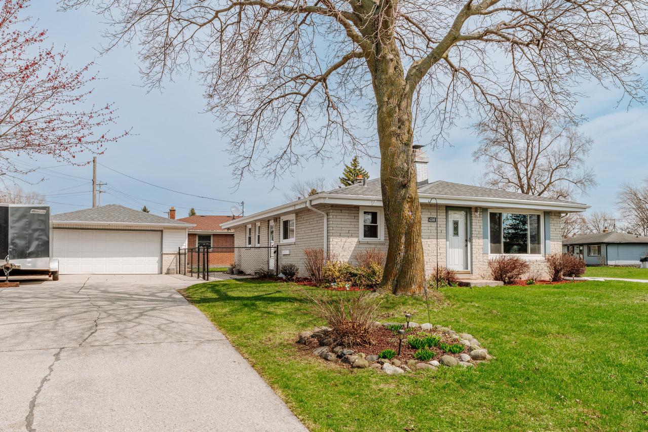 4386 S Honey Creek, Greenfield, WI 53220