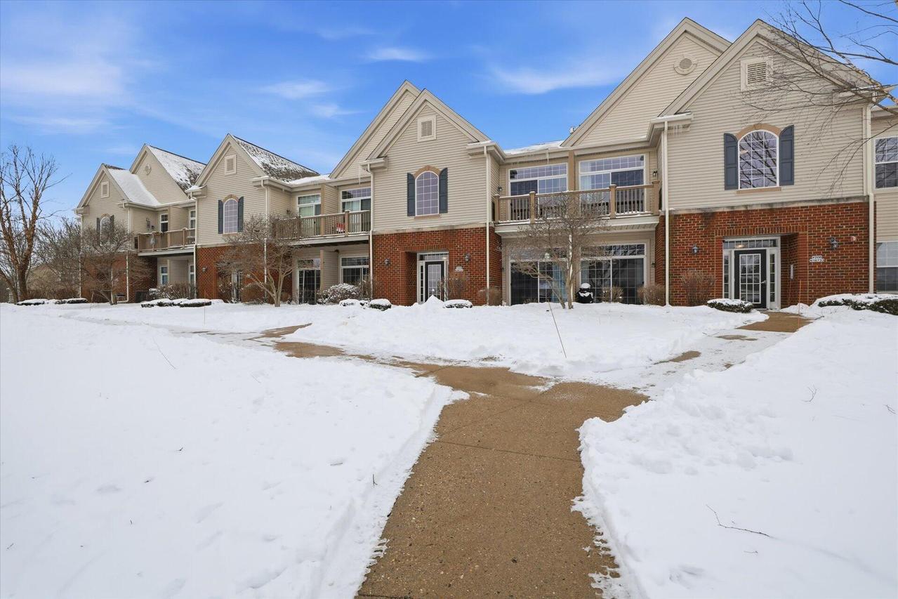 W206N16731 Blackberry Cir #1526, Jackson, WI 53037