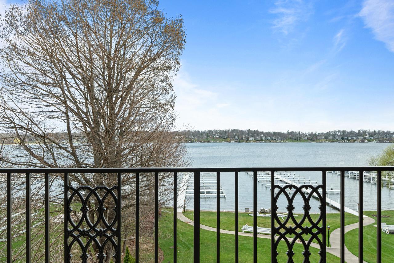 35 S Walworth Ave #401, Williams Bay, WI 53191