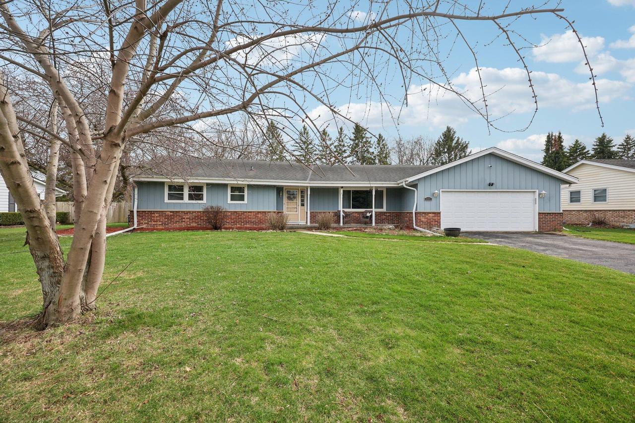 2301 W Glen Hills, Glendale, WI 53209