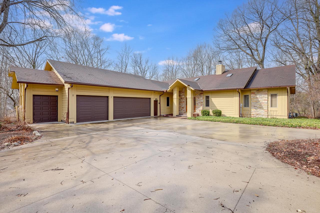 2128 Hunters Ridge, Manitowoc, WI 54220