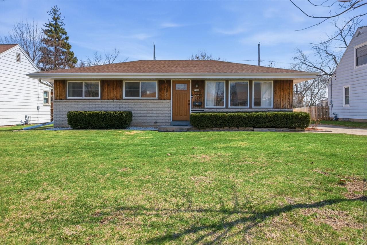 1300 S 95th St, West Allis, WI 53214