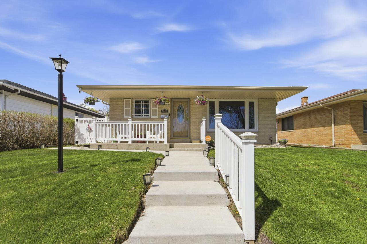 5707 N 72nd St, Milwaukee, WI 53218