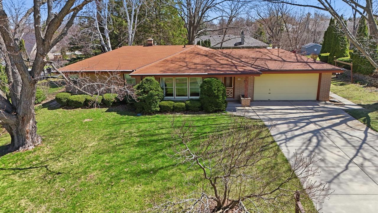 4600 S 121st St, Greenfield, WI 53228