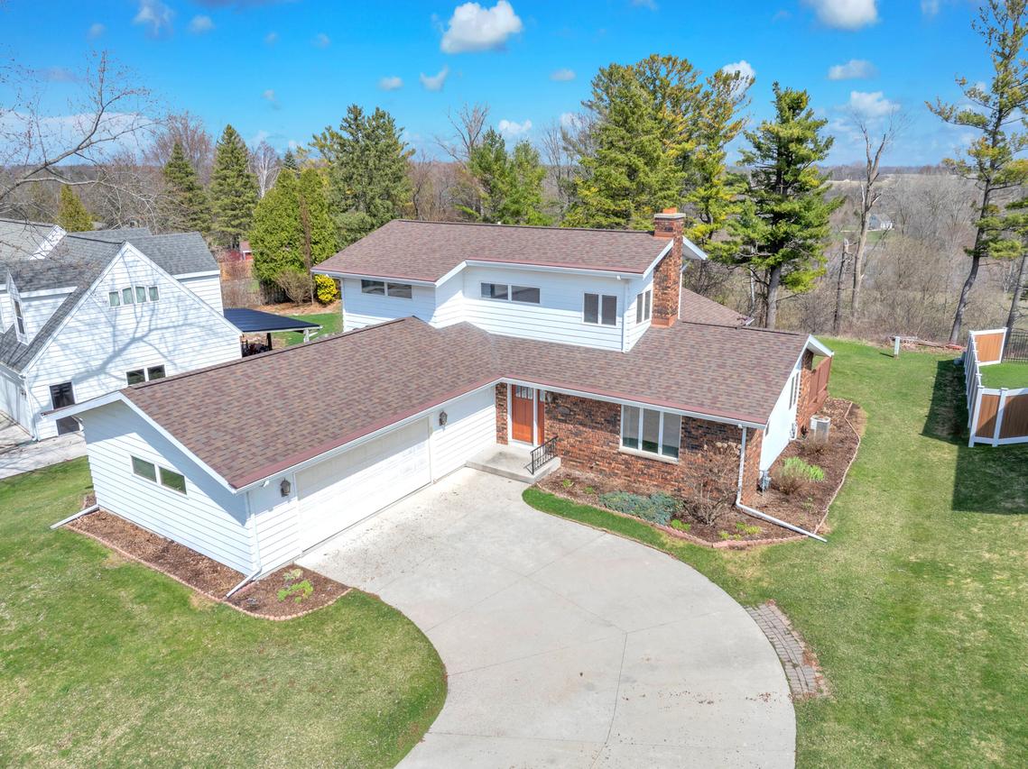 682 Dartmouth Dr, Sheboygan Falls, WI 53085