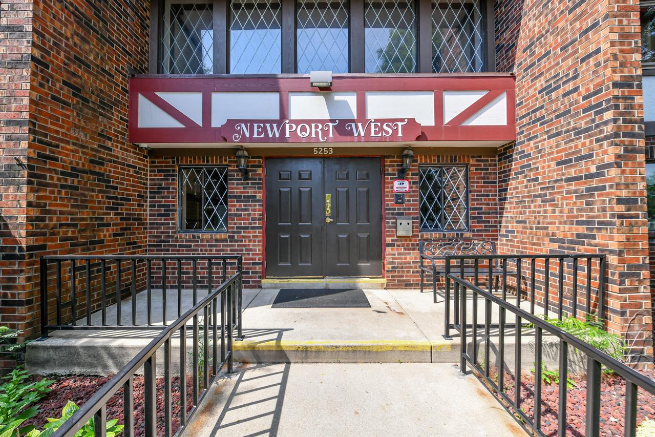 5253 N Lovers Ln. #223, Milwaukee, WI 53225