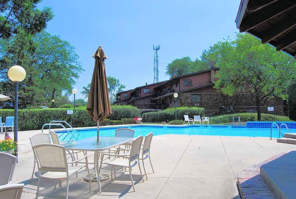 8510 W Waterford Ave #5, Greenfield, WI 53228