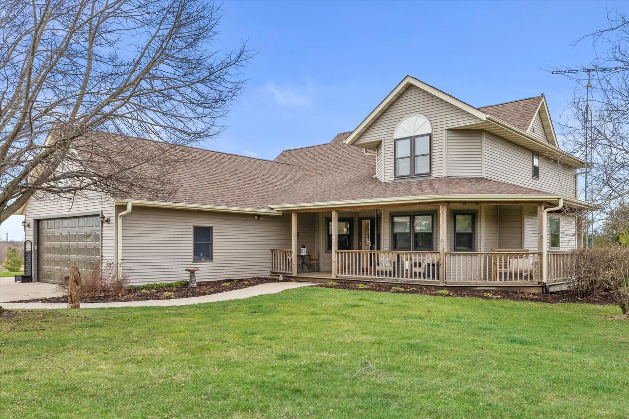 820 172nd Ave, Paris, WI 53182