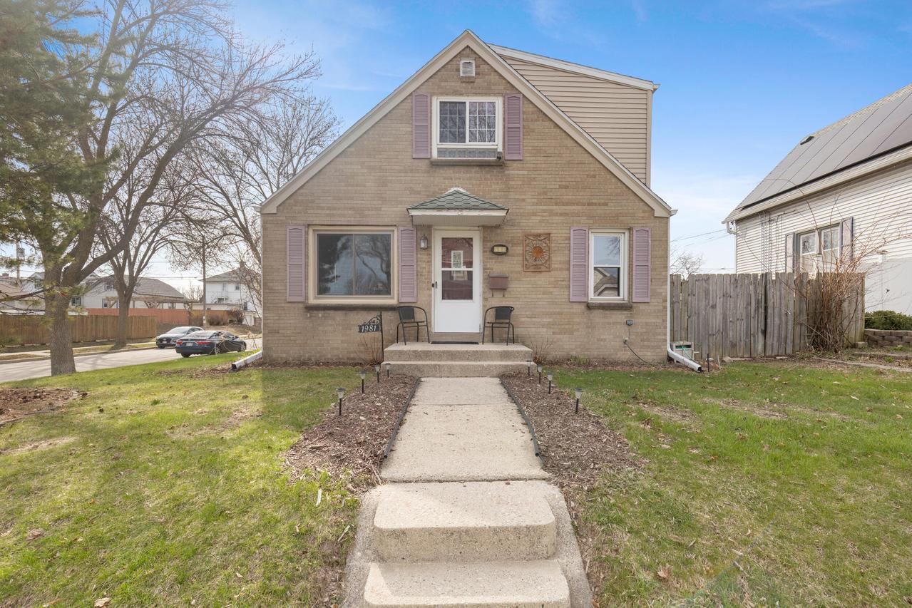 1981 S 75th St, West Allis, WI 53219