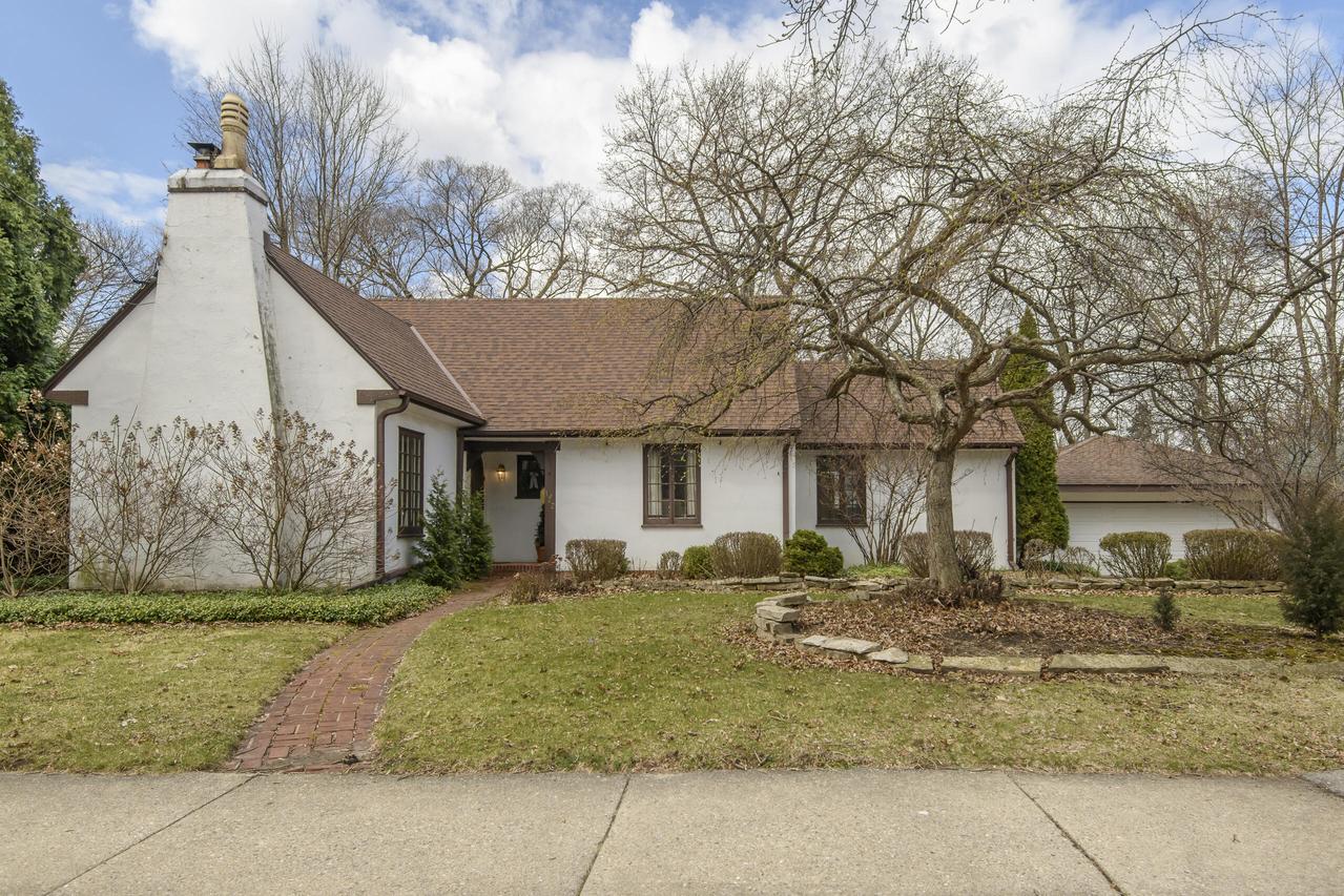 122 S Grand Ave, Waukesha, WI 53186