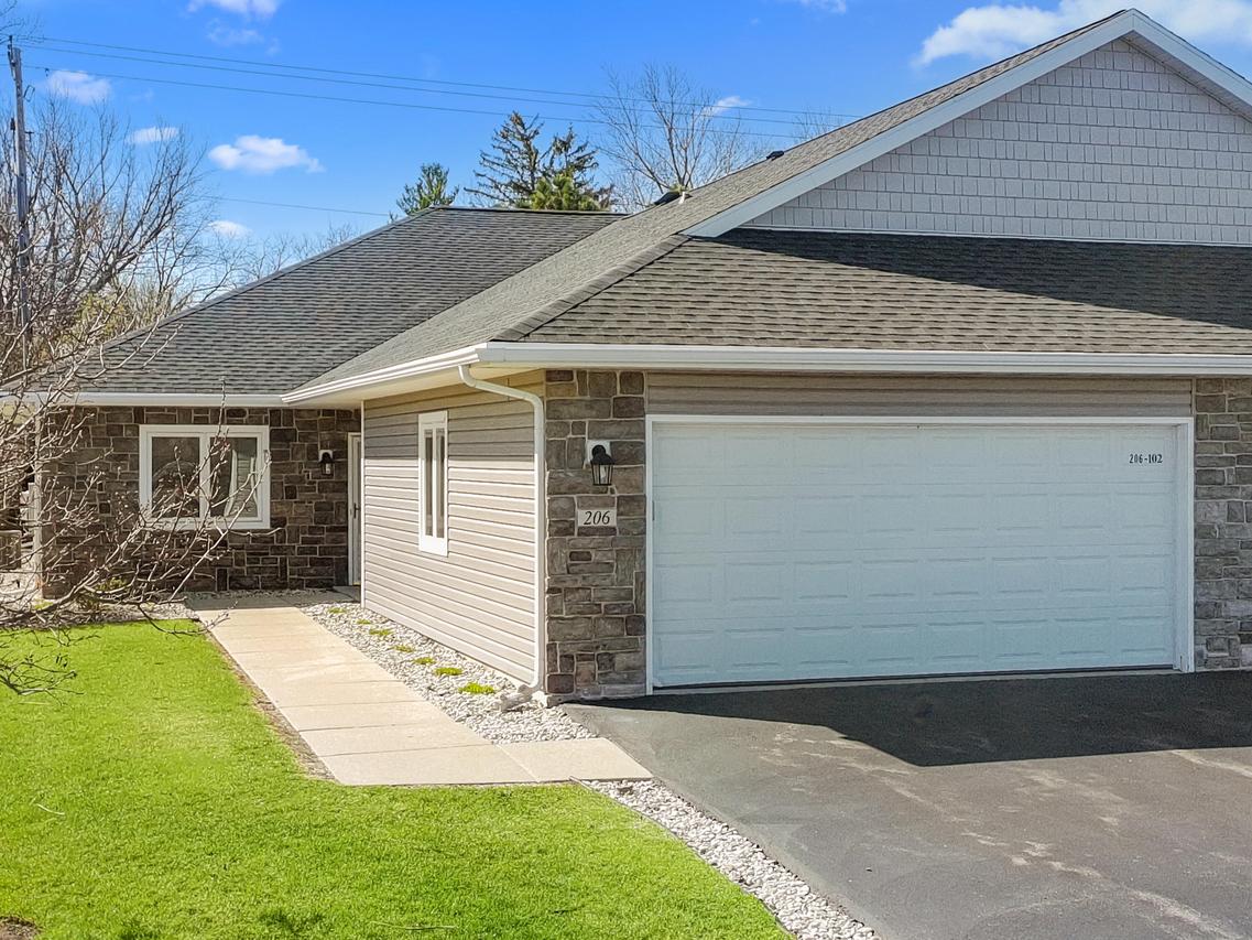 206 Potter Rd #102, Elkhorn, WI 53121