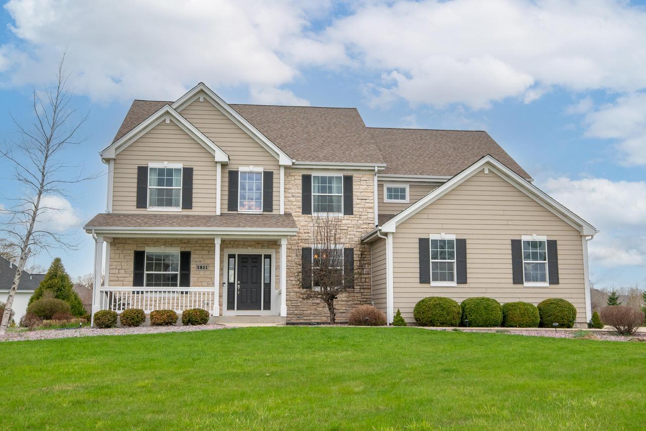 1811 Stoneridge Ln, Cedarburg, WI 53024