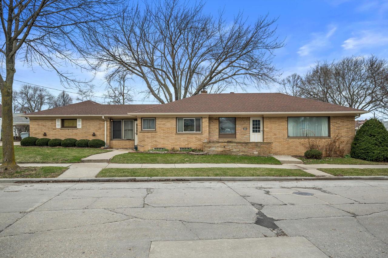 6900 W Melvina St, Milwaukee, WI 53216