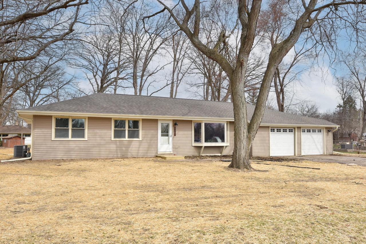 14408 W Kostener Ln, New Berlin, WI 53151