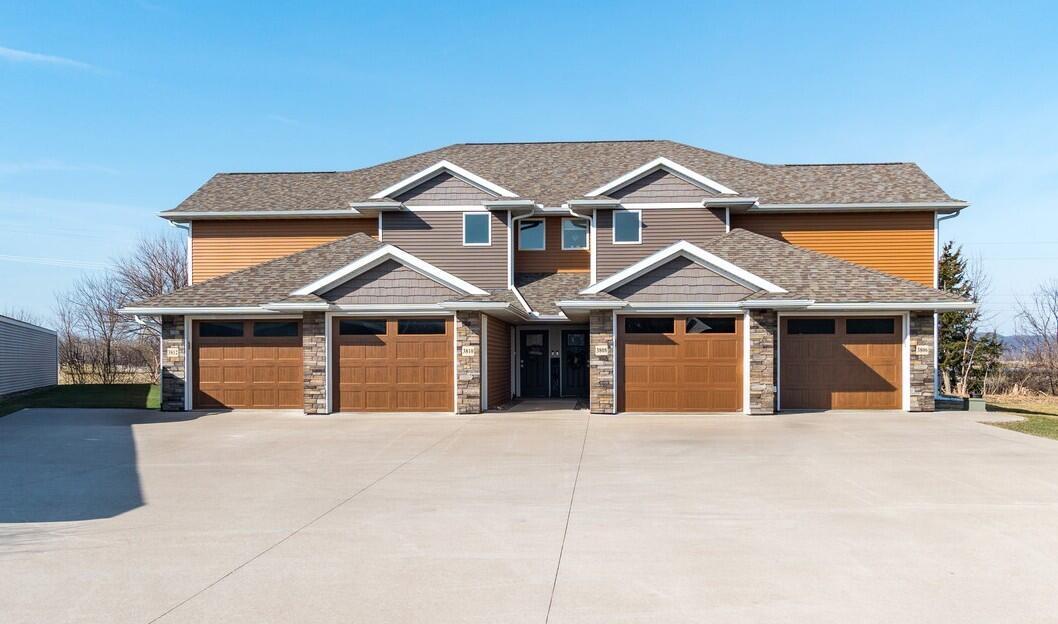 3810 Sunnyside Dr, La Crosse, WI 54601