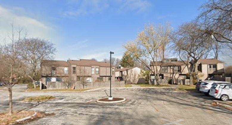 6917 W Glenbrook Rd #6, Milwaukee, WI 53223