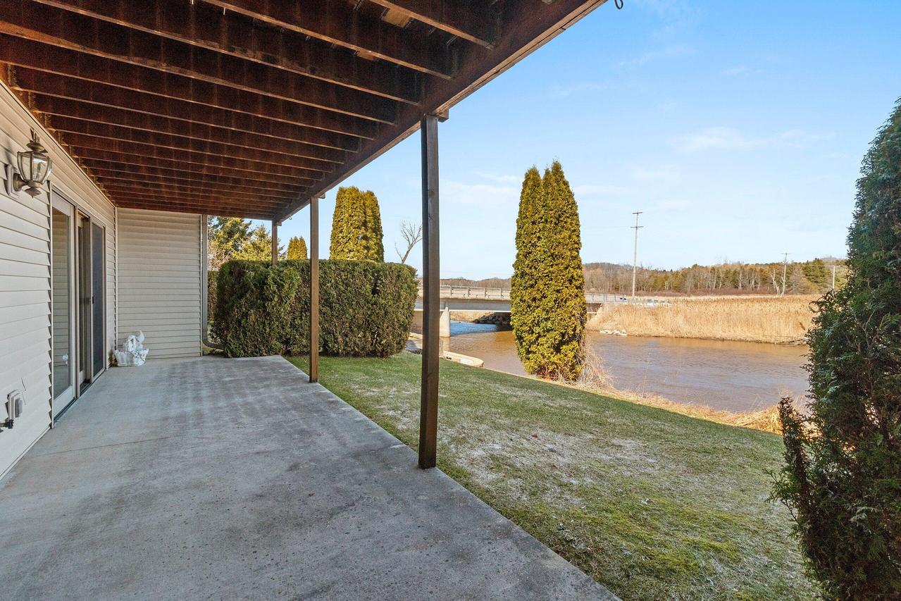2121 45th St #Unit J, Two Rivers, WI 54241