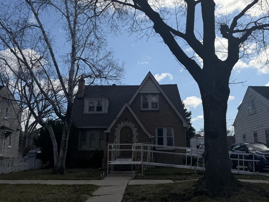 5858 N 40th St, Milwaukee, WI 53209