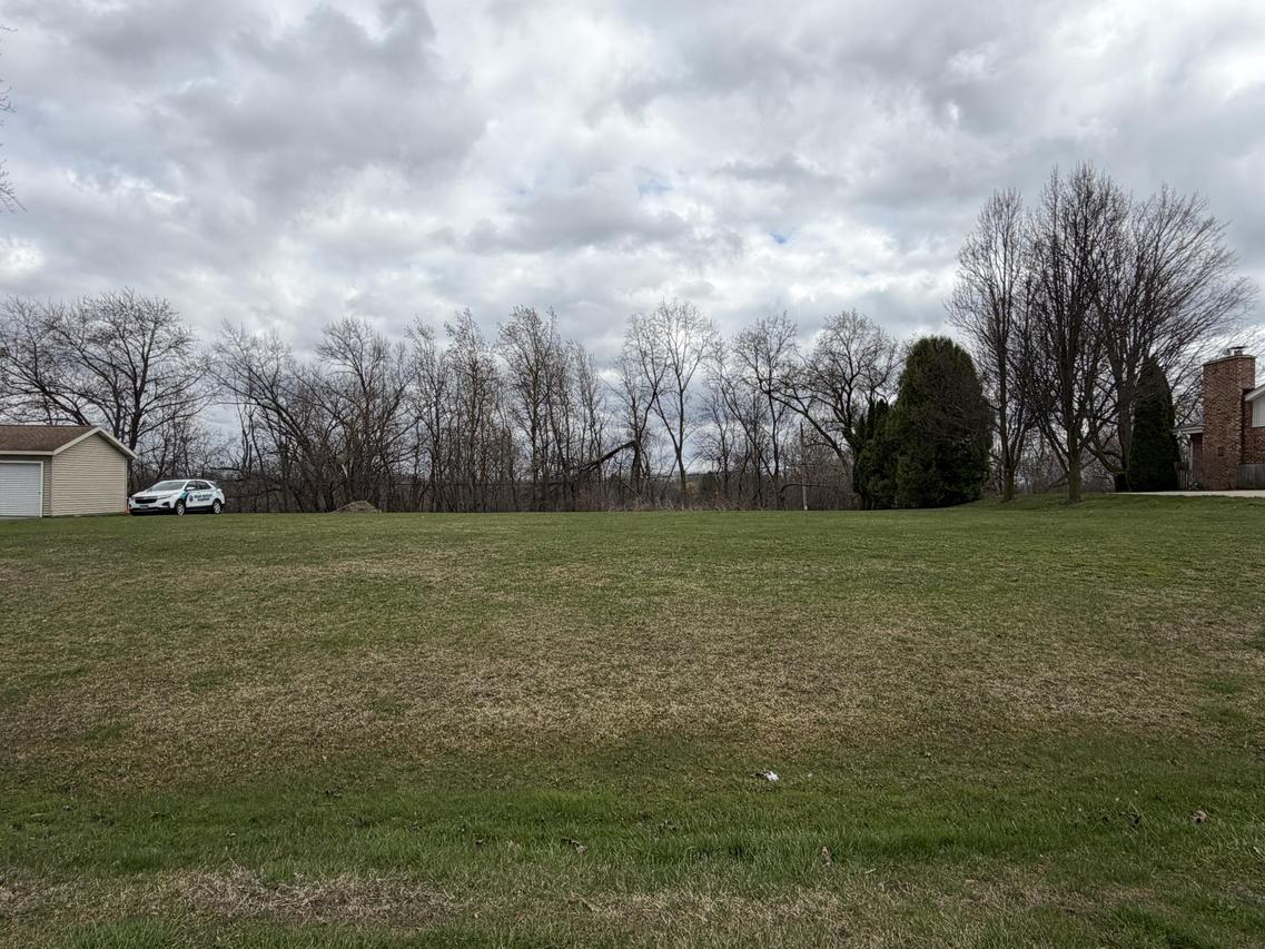 18515 W Hillcrest Dr, New Berlin, WI 53146